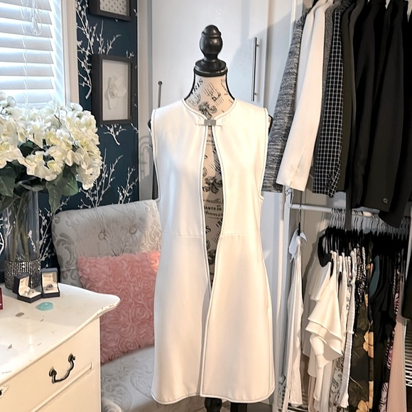 STUNNING, ZARA white cape. In size M - Picture 3 of 15